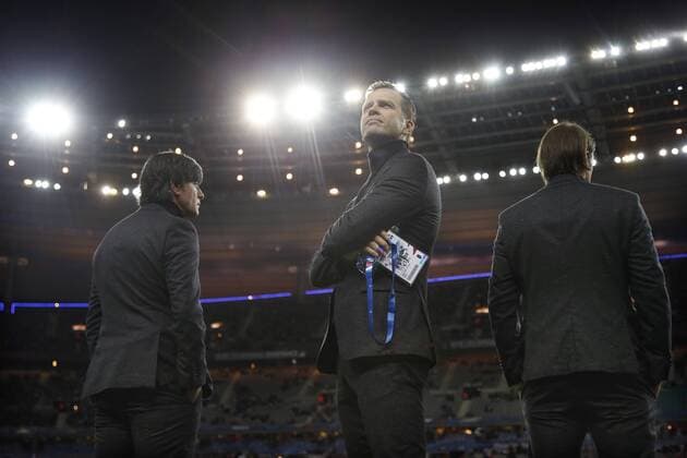 V.li. Trainer Joachim Jogi Löw (GER) , Teammanager Oliver Bierhoff 8GER), Co-Trainer Thomas Schneider (GER) . Frankreich-Deutschland . Fussball-Länderspiel 2015, Freundschaftsspiel . Paris, FRA, 13.11.2015 ,