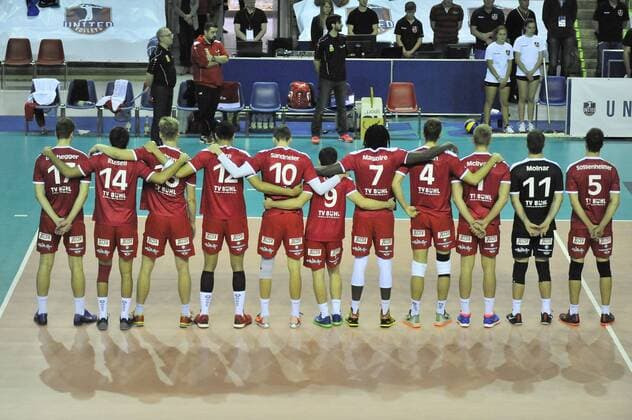 14.11.2015, xtkx, Volleyball 1.Bundesliga, United Volleys Frankfurt - TV Ingersoll Bühl, emspor v.l. TV Buehl gedenkt den Opfern von Paris,