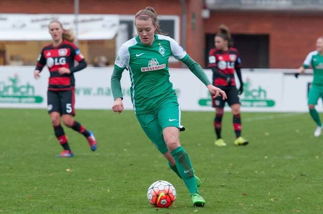 Stefanie Antonia Sanders (SV Werder Bremen, 20) am Ball, Einzelbild, Fussball, Allianz Frauen-Bundesliga, SV Werder Bremen - Bayer 04 Leverkusen, xobx