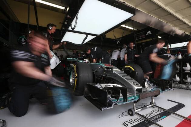 Motorsports: FIA Formula One World Championship WM Weltmeisterschaft 2015, Grand Prix of Brazil, 44 Lewis Hamilton (GBR, Mercedes AMG Petronas Formula One Team), xHOCHxZWEIx