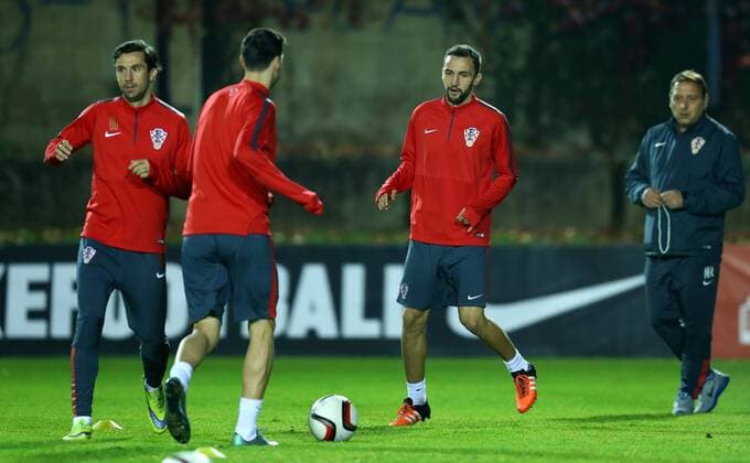 PXL_Croatia national football team training 14.11.2015., Zagreb, Croatia - Croatia national football team training at Hitrec-Kacian pitch ahead of their friendly match against Russia in Krasnodar on 17 November 2015. Darijo Srna, Milan Badelj.  SlavkoxMidzor PIXSELL