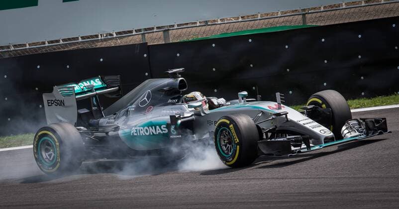 Nov. 14, 2015 - Sao Paulo, Brazil - Lewis Hamilton freia forte em entrada de curva durante treino no Autodromo de Interlagos, na zona sul da capital paulista, nesta sabado (14). A disputa do GP Brasil de Formula 1 acontece no proximo domingo, 15. (Credit: F1 2015 - Brazilian Grand Prix - Qualifying  - ZUMAla 1