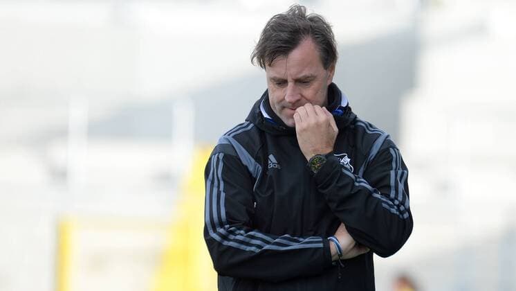 v.li.: Trainer Alexander Fischinger (SC Sand) enttäuscht schauend, Enttäuschung, Frustration, disappointed, pessimistisch Einzelbild, Aktion, Action Porträt, Portrait , Fussball, Allianz Frauen-Bundesliga, FC Bayern München - SC Sand, xslx