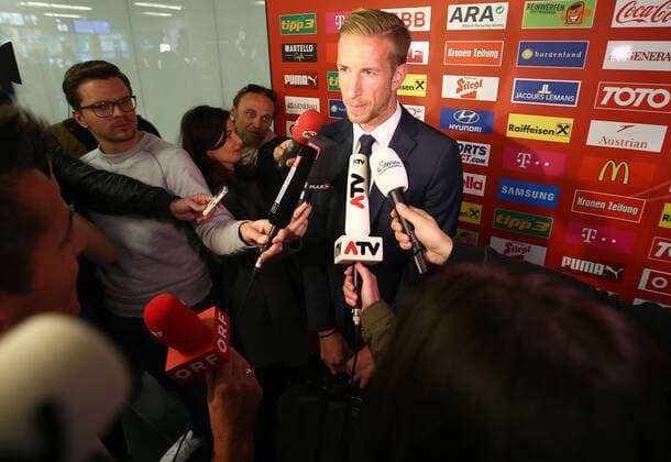 SOCCER - AUT vs SUI, friendly match, preview ALICANTE,SPAIN,15.NOV.15 - SOCCER - OEFB international match Länderspiel Austria vs Switzerland, friendly match, preview, team training camp, mixed zone and departure team AUT at the airport of Alicante. Image shows Marc Janko (AUT). GEPAxpictures xChristianxOrt