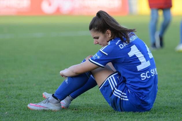 v.li.: Jovana Damnjanovic (SC Sand, 14) enttäuscht schauend, Enttäuschung, Frustration, disappointed, pessimistisch Freisteller, Einzelbild, Aktion, Action, Fussball, Allianz Frauen-Bundesliga, FC Bayern München - SC Sand, xslx