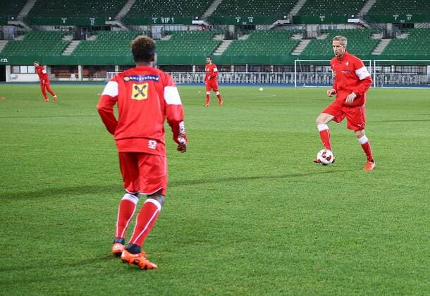 SOCCER - AUT vs SUI, friendly match, preview VIENNA,AUSTRIA,15.NOV.15 - SOCCER - OEFB international match Länderspiel Austria vs Switzerland, friendly match, preview, training team AUT. Image shows Marc Janko and David Alaba (AUT). GEPAxpictures xChristianxOrt