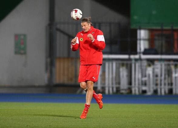 SOCCER - AUT vs SUI, friendly match, preview VIENNA,AUSTRIA,15.NOV.15 - SOCCER - OEFB international match Länderspiel Austria vs Switzerland, friendly match, preview, training team AUT. Image shows Sebastian Proedl (AUT). GEPAxpictures xChristianxOrt