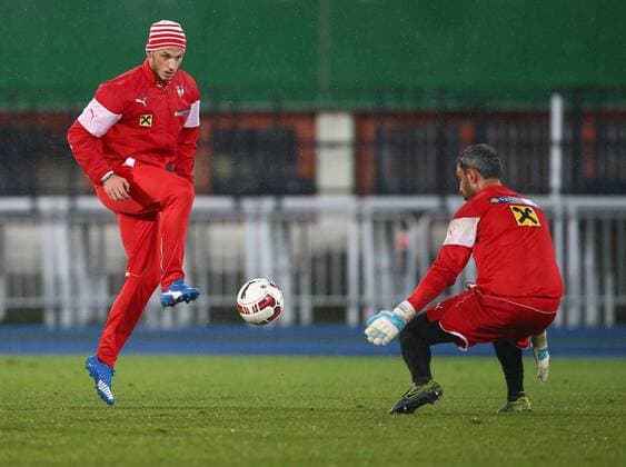 SOCCER - AUT vs SUI, friendly match, preview VIENNA,AUSTRIA,15.NOV.15 - SOCCER - OEFB international match Länderspiel Austria vs Switzerland, friendly match, preview, training team AUT. Image shows Marko Arnautovic and Ramazan Oezcan (AUT). GEPAxpictures xChristianxOrt
