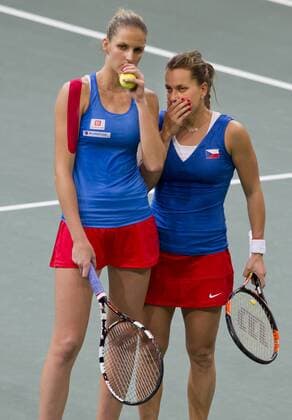Tennis, Tschechien gewinnt Fed Cup Czech Team players Barbora Strycova (right) speaks with Karolina Pliskova during their doubles Fed Cup tennis final match between Czech Republic and Russia in Prague, Czech Republic, November 15, 2015. (CTKxPhoto VitxSimanek) CTKPhotoP201511150623601  VIS 021