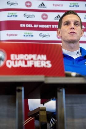 151116 Danmarks Daniel Agger under en presskonferens med Danmarks landslag i fotboll den 16 november 2015 i Helsingör.  Copyright: LUDVIGxTHUNMAN BB151116LT020