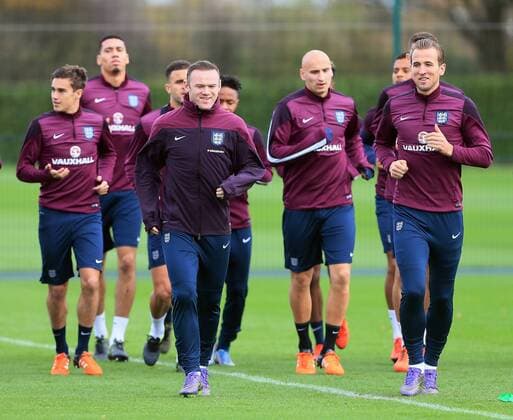 England s Wayne Rooney and Harry Kane during training England Training - Tottenham Hotspur Training Ground - England - 16th November 2015 - Picture David Klein Sportimage EDITORIAL USE ONLY. No use with unauthorised audio, video, data, fixture lists, club league logos or live services. Online in-match use limited to 120 images, no video emulation. No use in betting, games or single club league player publications.