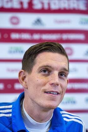 151116 Danmarks Daniel Agger under en presskonferens med Danmarks landslag i fotboll den 16 november 2015 i Helsingör.  Copyright: LUDVIGxTHUNMAN BB151116LT031