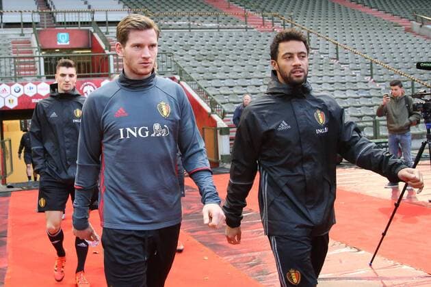 Fußball, Training Nationalteam Belgien - BRUSSELS, BELGIUM: Belgium s Jan Vertonghen and Belgium s Moussa Dembele arrive for a training session of the Red Devils, the Belgian national soccer team, Monday 16 November 2015, in Brussels. Tomorrow the Devils are playing Spain in preparation of the Euro2016 European Championships. BRUNOxFAHY  x04741296x