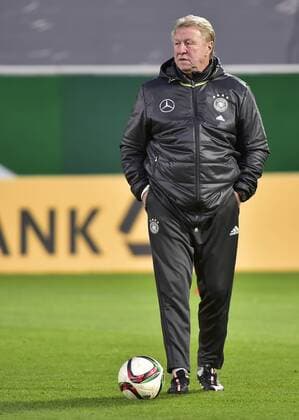 16.11.2015 - U-21 Junioren - U-21 Nationalmannschaft Deutschland Germany - Training - - Horst Hrubesch ( Trainer U21 U 21 Deutschland )