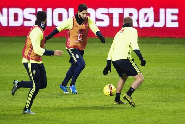 Fußball, Training Nationalteam Schweden in Kopenhagen 151116 Jimmy Durmaz Training Schweden Nationalteam in Kopenhagen.  Copyright: JOELxMARKLUND BB151116JM036