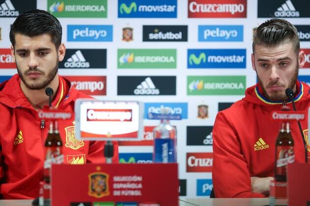 Fußball, PK Nationalteam Spanien - BRUSSELS, BELGIUM: Spain s Alvaro Morata and Spain s goalkeeper David de Gea pictured during a press conference PK Pressekonferenz of the Spanish national soccer team, Monday 16 November 2015, in Brussels. Tomorrow Spain is playing the Red Devils, the Belgian national soccer team, in preparation of the Euro2016 European Championships. BRUNOxFAHY  x04741410x