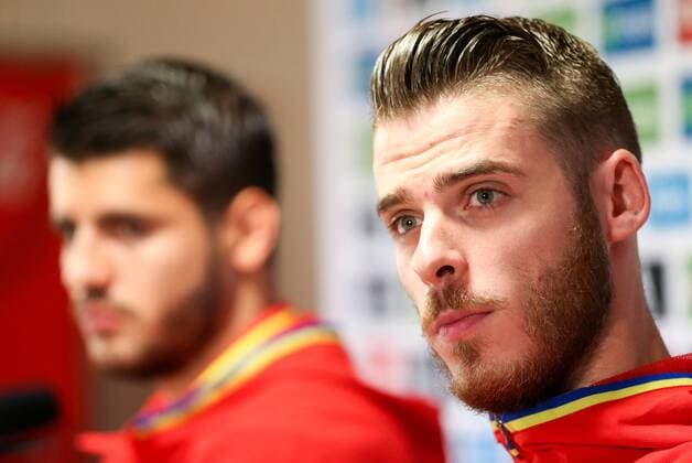 Fußball, PK Nationalteam Spanien - BRUSSELS, BELGIUM: Spain s Alvaro Morata and Spain s goalkeeper David de Gea pictured during a press conference PK Pressekonferenz of the Spanish national soccer team, Monday 16 November 2015, in Brussels. Tomorrow Spain is playing the Red Devils, the Belgian national soccer team, in preparation of the Euro2016 European Championships. VIRGINIExLEFOUR  x04741426x