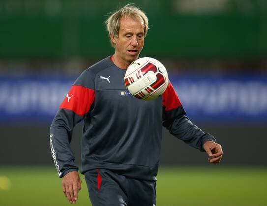 SOCCER - AUT vs SUI, friendly match, preview VIENNA,AUSTRIA,16.NOV.15 - SOCCER - OEFB international match Länderspiel Austria vs Switzerland, friendly match, preview, final training team AUT. Image shows goalkeeper coach Klaus Lindenberger (AUT). GEPAxpictures xChristianxOrt