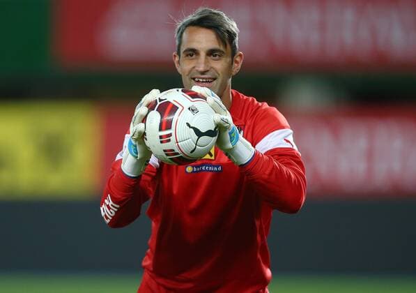 SOCCER - AUT vs SUI, friendly match, preview VIENNA,AUSTRIA,16.NOV.15 - SOCCER - OEFB international match Länderspiel Austria vs Switzerland, friendly match, preview, final training team AUT. Image shows Ramazan Oezcan (AUT). GEPAxpictures xChristianxOrt