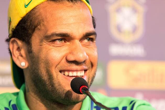 Fußball, PK Dani Alves - Nationalteam Brasilien Coletiva e Treino da Sele??o em Salvador SALVADOR, BA - 11 16 2015: COLLECTIVE AND SELECTION OF TRAINING IN SALVADOR - Daniel Alves gives an interview during the conference of the Brazilian team in Salvador, in preparation for the match against Peru& 39;s selection by the qualifiers of the World Cup 2018, held in Pitua?u stadium. (Photo: Dudu Macedo FotoArena)  DuduxMacedo