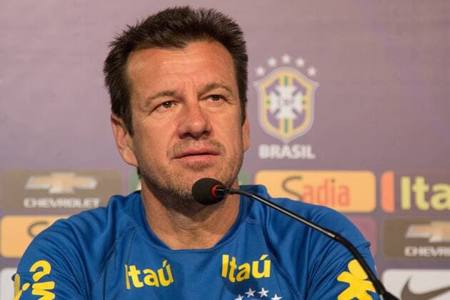 Coletiva e Treino da Sele??o em Salvador SALVADOR, BA - 11 16 2015: COLLECTIVE TRAINING AND SELECTION IN SALVADOR - Dunga, coach of the Brazilian national team Nationalteam gives an interview during the conference of the Brazilian team in Salvador, in preparation for the match against the selection of Peru by qualifying World Cup 2018, held in Pitua?u Stadium. (Photo: Dudu Macedo FotoArena)  DuduxMacedo