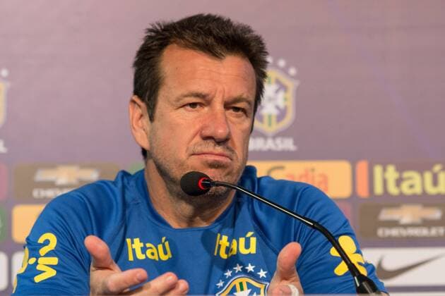 Coletiva e Treino da Sele??o em Salvador SALVADOR, BA - 11 16 2015: COLLECTIVE TRAINING AND SELECTION IN SALVADOR - Dunga, coach of the Brazilian national team Nationalteam gives an interview during the conference of the Brazilian team in Salvador, in preparation for the match against the selection of Peru by qualifying World Cup 2018, held in Pitua?u Stadium. (Photo: Dudu Macedo FotoArena)  DuduxMacedo