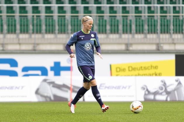 Fußball, UWCL, Abschlusstraining und Pressekonferenz VfL Wolfsburg; Nilla Fischer (Wolfsburg; Kapitänin, captain, 4) Freisteller, Einzelbild, Aktion, action. xtgx
