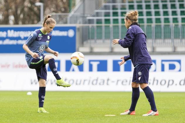 Fußball, UWCL, Abschlusstraining und Pressekonferenz VfL Wolfsburg; Ewa Pajor (Wolfsburg, 17) am Ball. xtgx