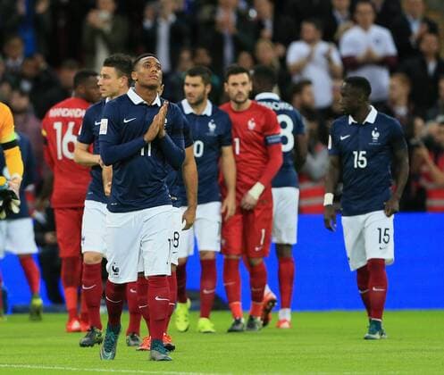 Fußball, Länderspiel, England - Frankreich, Gedenken an Terror-Opfer von Paris vor Spielbeginn France s Anthony Martial looks on dejected after the national anthems International Friendly Länderspiel Match- England v France - Wembley Stadium - England - 17th November 2015 - Picture David Klein Sportimage EDITORIAL USE ONLY. No use with unauthorised audio, video, data, fixture lists, club league logos or live services. Online in-match use limited to 120 images, no video emulation. No use in betting, games or single club league player publications.