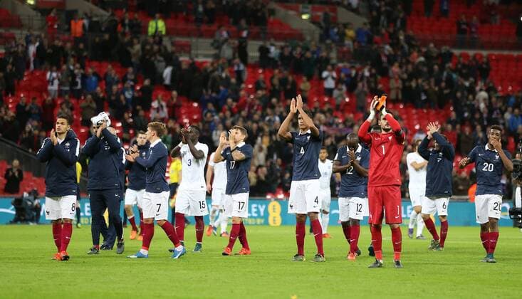 France s players applaud their fans at the final whistle International Friendly Länderspiel Match- England v France - Wembley Stadium - England - 17th November 2015 - Picture David Klein Sportimage EDITORIAL USE ONLY. No use with unauthorised audio, video, data, fixture lists, club league logos or live services. Online in-match use limited to 120 images, no video emulation. No use in betting, games or single club league player publications.