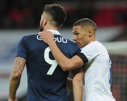 Football - 2015 2016 International Friendly Länderspiel - England vs. France Arsenal team mates Olivier Giroud of France and Kieran Gibbs of England embrace at the end of the match at Wembley. COLORSPORT ANDREW COWIE 