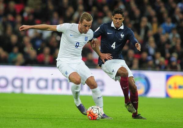 Football - 2015 2016 International Friendly Länderspiel - England vs. France Raphael Varane of France and Harry Kane of England at Wembley. COLORSPORT ANDREW COWIE 