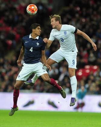 Football - 2015 2016 International Friendly Länderspiel - England vs. France Raphael Varane of France and Harry Kane of England at Wembley. COLORSPORT ANDREW COWIE 