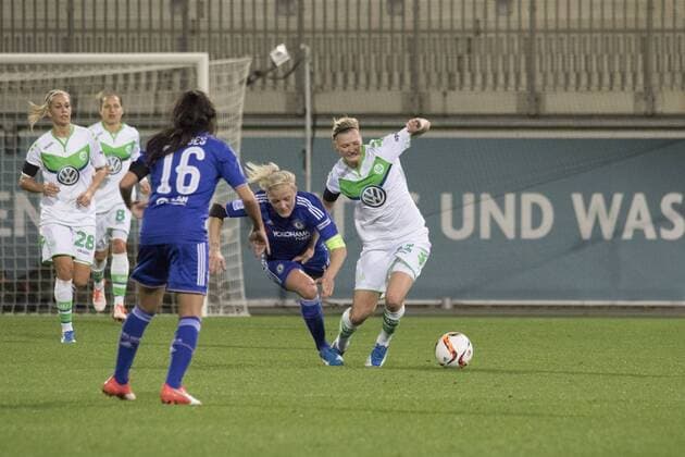 Fußball, UWCL, VfL Wolfsburg - FC Chelsea; Alexandra Popp (Alex Popp, Wolfsburg, 11) Zweikampf, Duell, duell, tackle, Tackling, Aktion, action. xtgx
