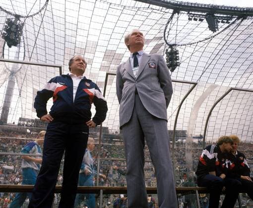 Fußball, EM Finale 1988 in München, Niederlande - Sowjetunion 2:0 Europameisterschaft Finale, Niederlande - UdSSR in München: Nationaltrainer Valeri Lobanowski (re.) und Co-Trainer Sergei Mosiagin (beide UdSSR)