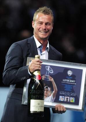 Tennis - 2015 ATP Tennis Herren World Tour Finals at The O2 - Day Four Lleyton Hewitt Presentation on his retirement Lleyton Hewitt ( Australia) with his Framed Photo and Bottle of Champagne COLORSPORT ANDREW COWIE 