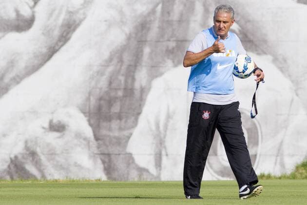 Treino do Corinthians SAO PAULO, Brazil - 11 18 2015: TRAINING CORINTHIANS - Tite during Corinthians& training heg held at CT Joaquim Grava. (Photo: Marco Galv?o FotoArena)  MarcoxGalv?o