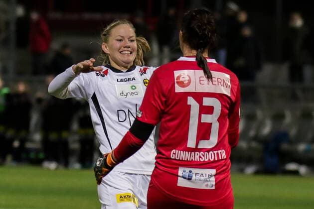 v.li.: Marita Skammelsrud Lund (LSK, 3) jubelt mit Gudbjörg Gunnarsdottir (Torwart, LSK, 13) über ihren verwandelten Elfmeter im Elfmeterschießen, Fussball, UEFA Women s Champions League, 1. FFC Frankfurt - Lilleström SK Kvinner, xozx
