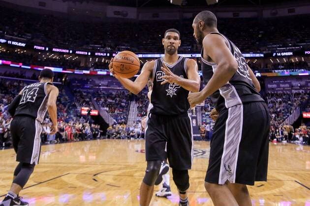 November 20, 2015: San Antonio Spurs center Tim Duncan (21) during an NBA Basketball Herren USA basketball game between the New Orleans Pelicans and the San Antonio Spurs at the Smoothie King Center in New Orleans, LA. NBA 2015: Spurs at Pelicans NOV 20 - ZUMAc04_