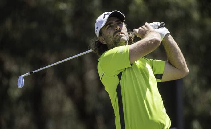 Nov. 21, 2015 - Melbourne, Victoria, Australia - Mathew Goggin of Australia tees off the fifth tee during day 3 of the 2015 Australian Masters at Huntingdale Golf Club in Melbourne, Australia. Golf 2015 - Australian Masters Day 3 - ZUMAk106