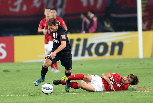 (151121) -- GUANGZHOU, Nov. 21, 2015 -- Zheng Zhi (Bottom) of Guangzhou Evergrande competes during the 2nd round of the AFC Champions League final match between Guangzhou Evergrande and Al Ahli of United Arab Emirates in Guangzhou, China, Nov. 21, 2015. ) (SP)CHINA-GUANGZHOU-SOCCER-AFC CHAMPIONS LEAGUE-FINAL (CN) CaoxCan 