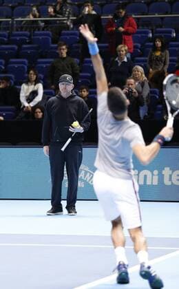 21.11.2015 the O2 London, England. ATP Tennis Herren Tour Tennis Finals Day 7. Novak Djokovic (SRB) and coach Boris Becker practice before his semi-final match against Rafael Nadal (ESP) during Day Seven Barclays ATP World Tour Finals from the O2 Arena xHongboxChenx  ActionPlus11683156