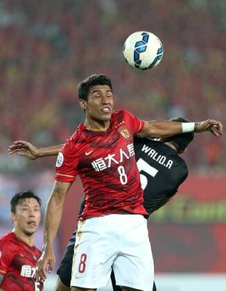 (151121) -- GUANGZHOU, Nov. 21, 2015 -- Polinho (Front) of Guangzhou Evergrande competes during the 2nd round of the AFC Champions League final match between Guangzhou Evergrande and Al Ahli of United Arab Emirates in Guangzhou, China, Nov. 21, 2015. ) (SP)CHINA-GUANGZHOU-SOCCER-AFC CHAMPIONS LEAGUE-FINAL (CN) CaoxCan 