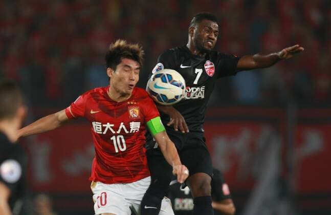Zheng Zhi of China s Guangzhou Evergrande, left, challenges Ismail Al Hammadi of UAE s Al Ahli during their second final match of the AFC Champions League 2015 in Guangzhou city, south China s Guangdong province, 21 November 2015. China s Guangzhou Evergrande defeated UAE s Al Ahli 1-0 to win the AFC Champions League 2015. Elkeson scores to lead Guangzhou Evergrande to win AFC Champions League  20151121_34131