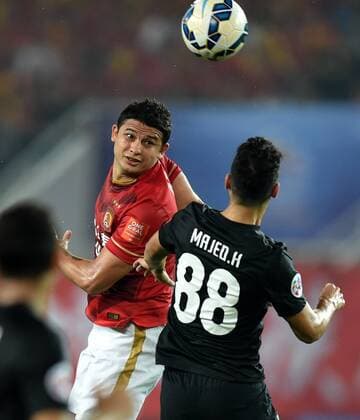 (151121) -- GUANGZHOU, Nov. 21, 2015 -- Elkeson (Top) of Guangzhou Evergrande competes during the 2nd round of the AFC Champions League final match between Guangzhou Evergrande and Al Ahli of United Arab Emirates in Guangzhou, China, Nov. 21, 2015. ) (SP)CHINA-GUANGZHOU-SOCCER-AFC CHAMPIONS LEAGUE-FINAL (CN) GuoxYong 