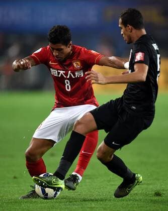 (151121) -- GUANGZHOU, Nov. 21, 2015 -- Polinho (L) of Guangzhou Evergrande competes during the 2nd round of the AFC Champions League final match between Guangzhou Evergrande and Al Ahli of United Arab Emirates in Guangzhou, China, Nov. 21, 2015. ) (SP)CHINA-GUANGZHOU-SOCCER-AFC CHAMPIONS LEAGUE-FINAL (CN) GuoxYong 