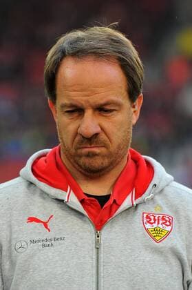 Trainer Alexander ZORNIGER (VfB Stuttgart). Deutschland, Stuttgart: Fussball, Bundesliga: VfB Stuttgart vs. FC Augsburg am 21.11.2015, Mercedes-Benz Arena.