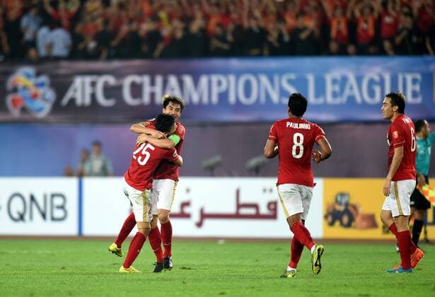 (151121) -- GUANGZHOU, Nov. 21, 2015 -- Players of Guangzhou Evergrande celebrate after winning the 2nd round of the AFC Champions League final match between Guangzhou Evergrande and Al Ahli of United Arab Emirates in Guangzhou, China, Nov. 21, 2015. Guangzhou Evergrande won 1-0 and claimed the title. ) (SP)CHINA-GUANGZHOU-SOCCER-AFC CHAMPIONS LEAGUE-FINAL (CN) GuoxYong 