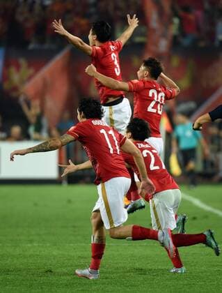 Players of Guangzhou Evergrande celebrate after winning the AFC Champions League final match between Guangzhou Evergrande and Al Ahli of United Arab Emirates in Guangzhou, China, Nov. 21, 2015. Guangzhou Evergrande won 1-0 and claimed the title. ) (SP)CHINA-GUANGZHOU-SOCCER-AFC CHAMPIONS LEAGUE-FINAL (CN) LiuxDawei 