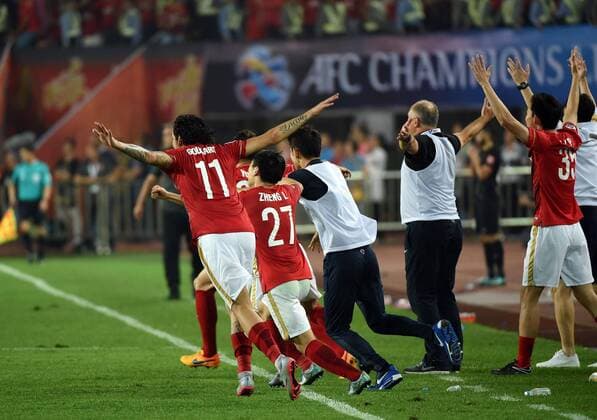 Players of Guangzhou Evergrande celebrate after winning the AFC Champions League final match between Guangzhou Evergrande and Al Ahli of United Arab Emirates in Guangzhou, China, Nov. 21, 2015. Guangzhou Evergrande won 1-0 and claimed the title. ) (SP)CHINA-GUANGZHOU-SOCCER-AFC CHAMPIONS LEAGUE-FINAL (CN) LiuxDawei 